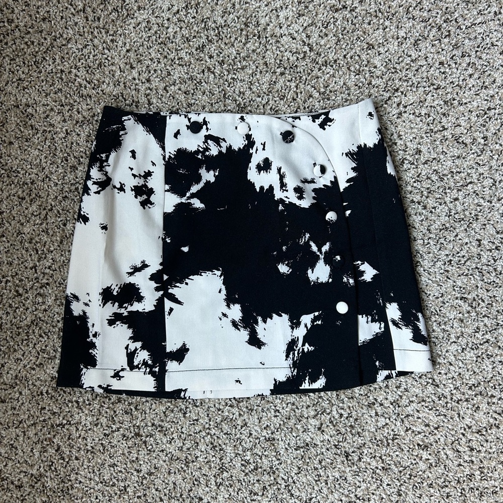 Urban Outfitters Black and White Mini Skirt‎